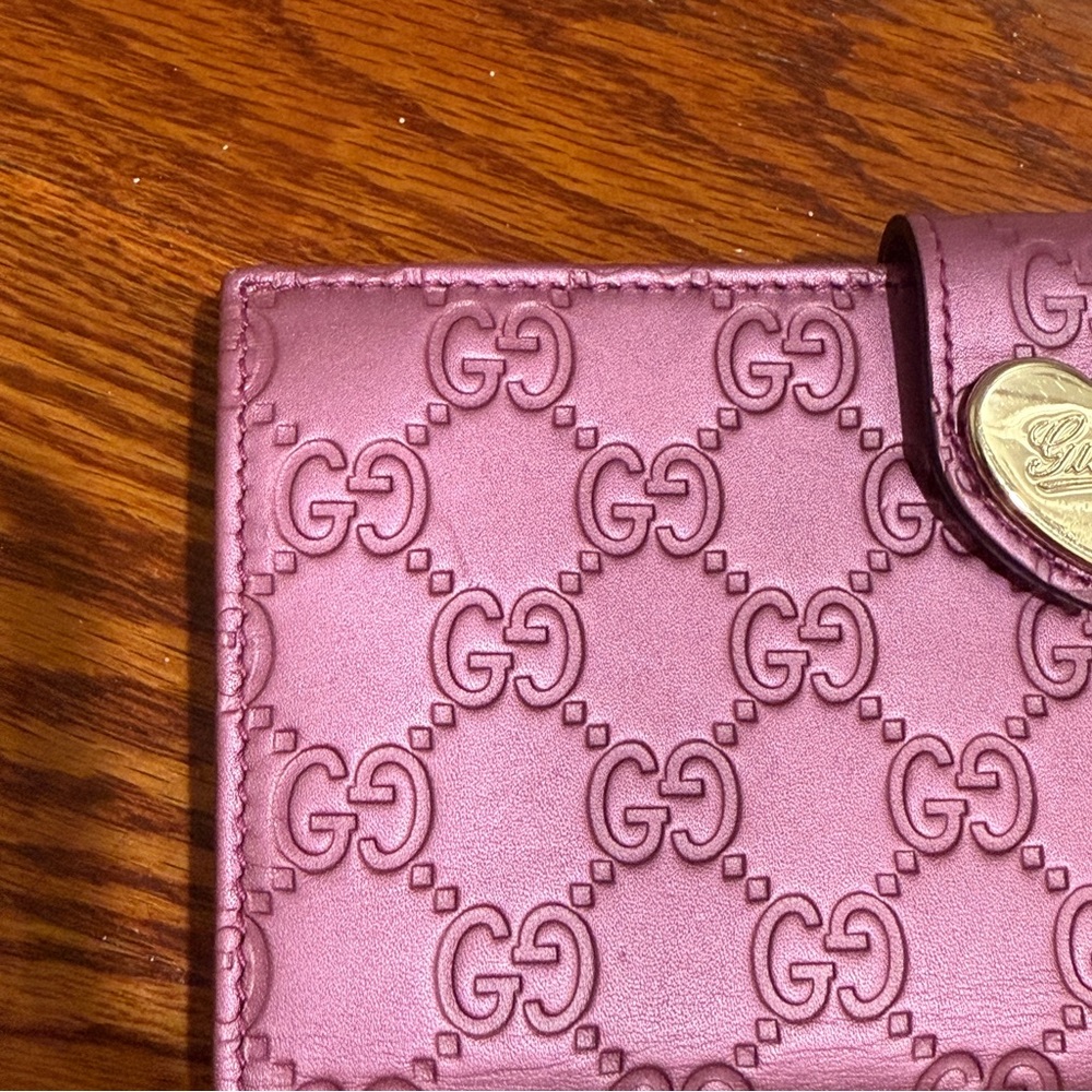 Gucci Pink Metallic Embossed Wallet - Picture 5 of 15